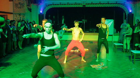 Maturitn&iacute; ples HC4 pulnočn&iacute; překvapen&iacute;