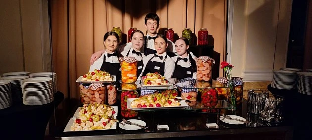 Absolventi &scaron;koly