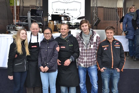 Na&scaron;i studenti na ryb&iacute;m festivalu 2015