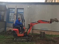 Pr&aacute;ce pokračuj&iacute;