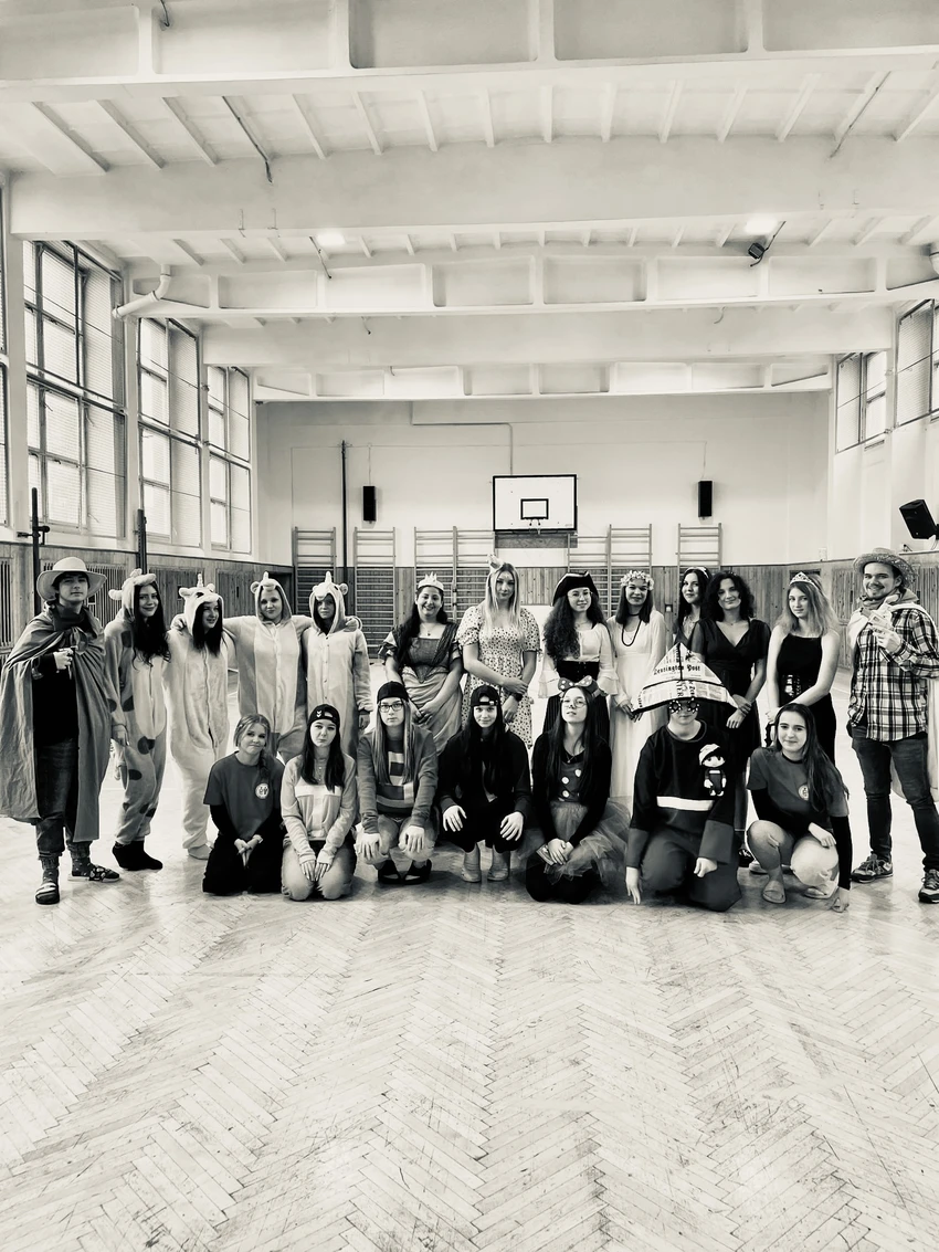 poh&aacute;dkov&eacute; postavy