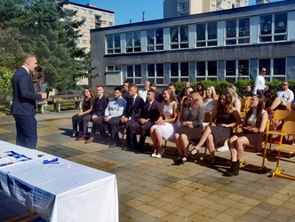 Před&aacute;v&aacute;n&iacute; vysvědčen&iacute; 1