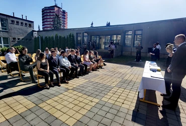 Před&aacute;v&aacute;n&iacute; vysvědčen&iacute; 2