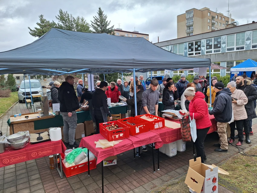 velk&aacute; &uacute;čast